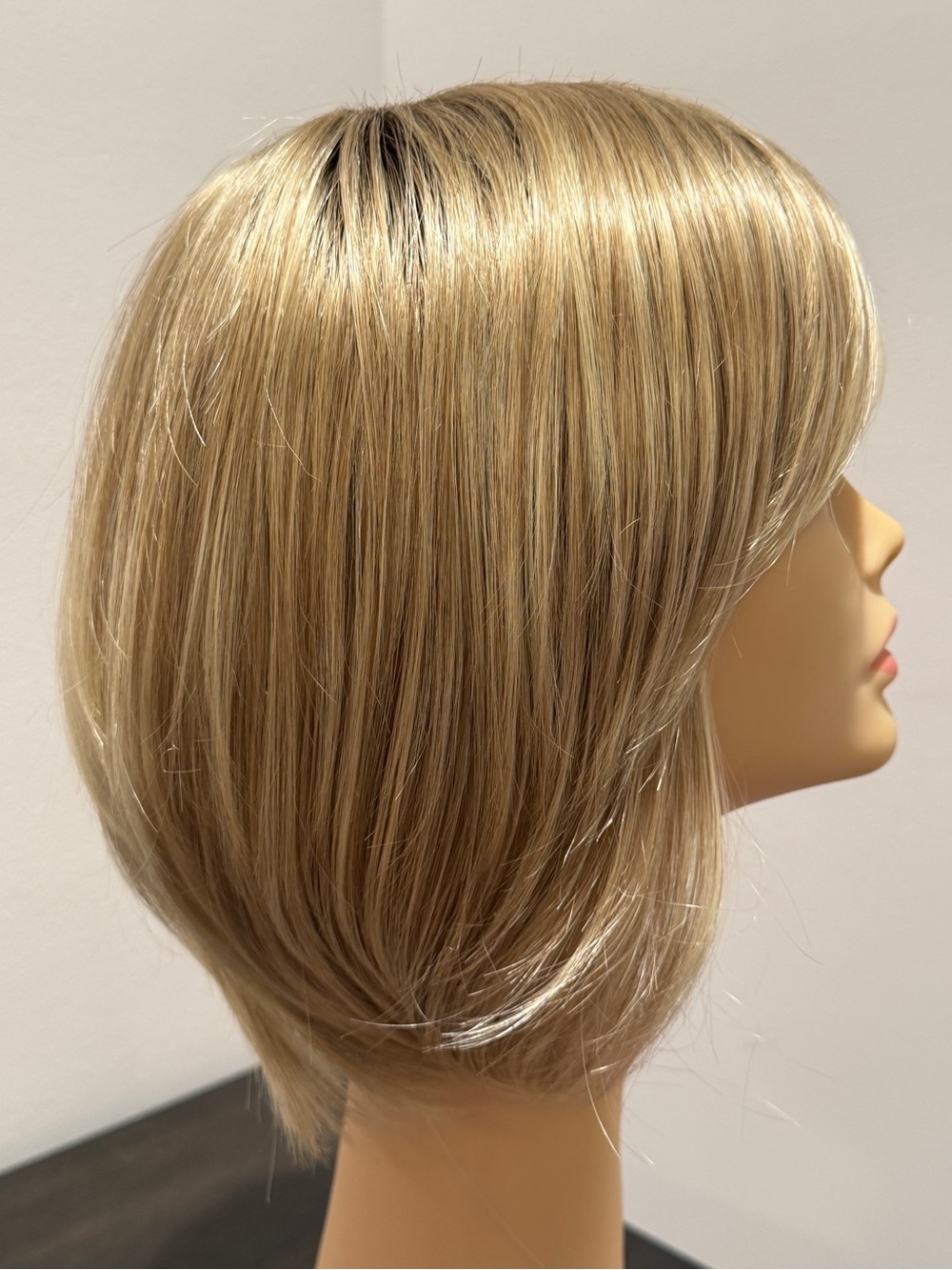 Estetica Light Blonde Short Layered Women’s Wig Style Heather 0203 - Picture 4 of 11